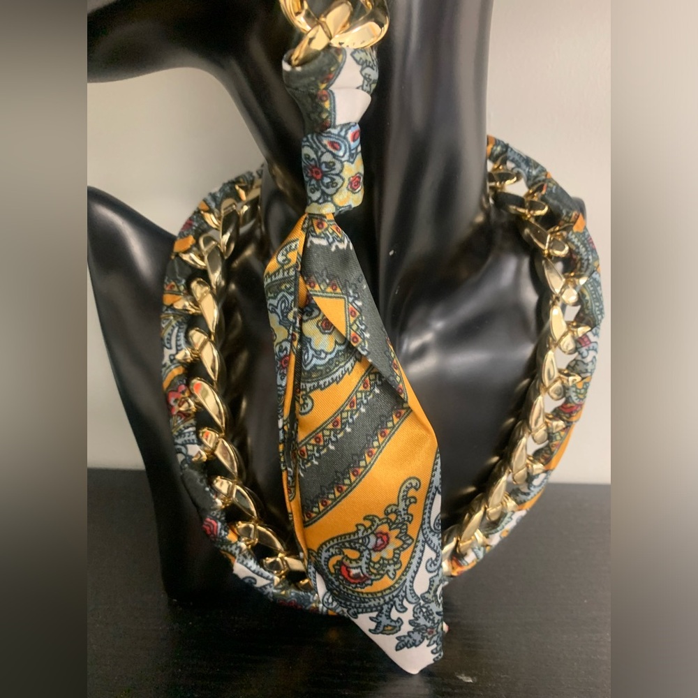 Stunning Jewelry Set - Picture 2 of 2